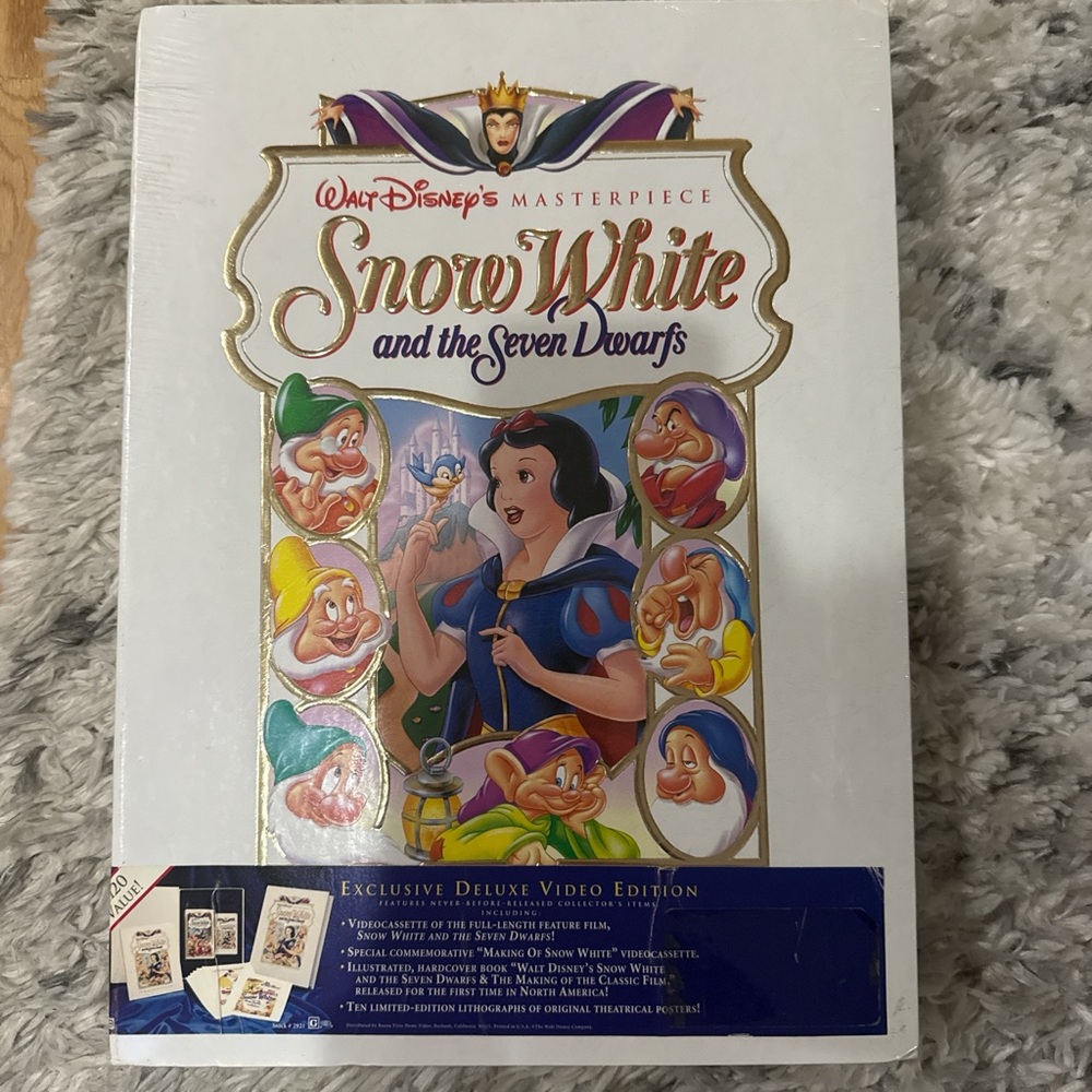 Disney Snow White and the Seven Dwarfs Deluxe Video Edition